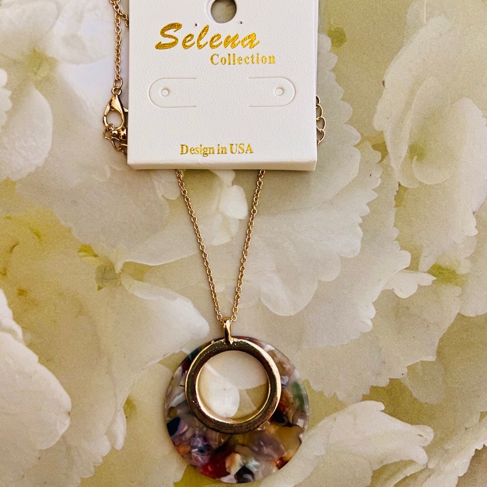 Pendant necklace